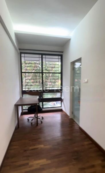 2 Bed Condo for Sale in  Warner Court - Image 8